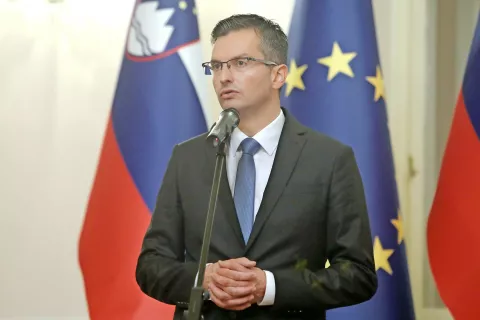 V poročilu o stanju in nabavah opreme za boj proti epidemiji covida-19 vlada nekdanjemu premierju Marjanu Šarcu očita, da je ignoriral opozorila o pomanjkanju zaščitne opreme. / Foto: arhiv GG / Foto: 