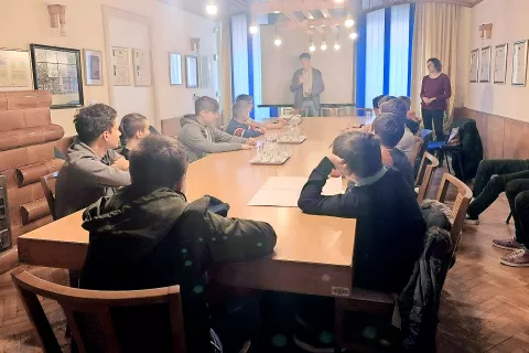 Mladi so svoje poslovne ideje ob zaključku predstavili županu Borutu Sajovicu. / Foto: LU Tržič / Foto: 