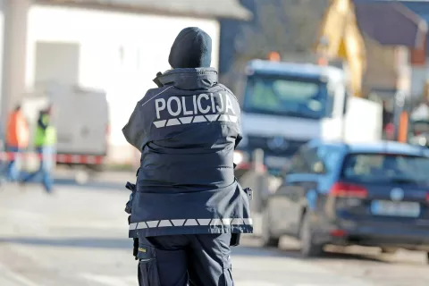 Gorenjski policisti so v zadnje pol meseca obravnavali 560 interventnih dogodkov. / Foto: Tina Dokl / Foto: 
