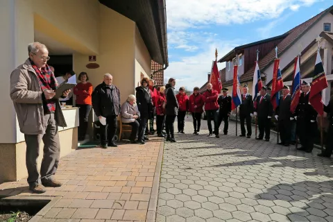 Na slovesnosti v Šenčurju so se spomnili požiga dveh domačij in žrtev okupatorjevega nasilja. / Foto: 