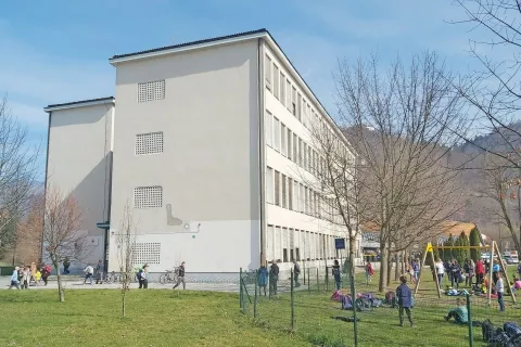 Osnovna šola Frana Albrehta Kamnik bo zaprta štirinajst dni. V tem času bodo prostore tudi razkužili. / Foto: Jasna Paladin / Foto: 