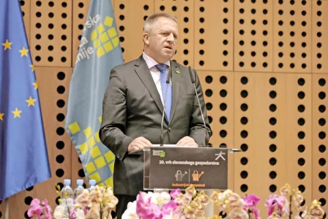 Minister Zdravko Počivalšek: »Sem optimist, in če bomo realizirali preventivne ukrepe, bomo gospodarstvo zavarovali pred večjimi kriznimi vplivi zaradi novega koronavirusa.« / Foto: Tina Dokl (arhiv) / Foto: 