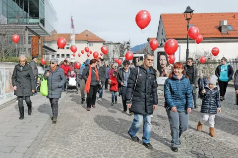 S pohodom želijo razbiti tabuje in opozoriti, da ima drugačnost, ki se zrcali ne le v naših otrocih, temveč tudi v odraslih, svoje mesto med vsemi nami. / Foto: Tina Dokl / Foto: 