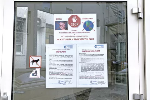 V Sloveniji je potrjenih sedem primerov okužb s koronavirusom. / Foto: Tina Dokl / Foto: 