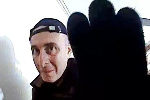 Eden od domnevnih vlomilcev z nitko / Foto: PU Kranj / Foto: 