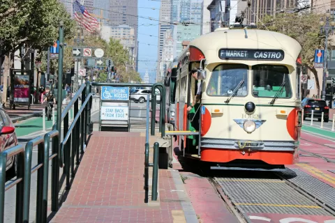 Tramvajska postaja s prilagojenim izhodom za invalide / Foto: 