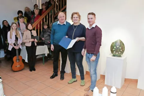 Ustvarjalce razstave je nagovoril tudi podžupan Aleš Perič Močnik, v družbi Nika Zupana in Barbe Štembergar Zupan. / Foto: Vili Ulčar / Foto: 