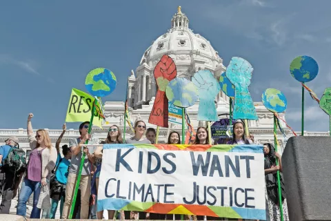 Za naše otroke gre, tudi ti zahtevajo podnebno pravičnost. Posnetek protestnega zborovanja v Minnesoti, ZDA, aprila 2017. / Foto: Wikipedija / Foto: 
