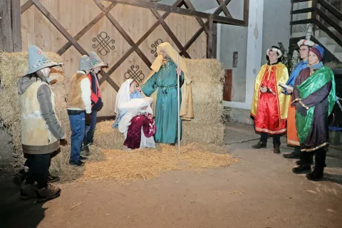 Božično igro so zaokrožili z živimi jaslicami. / Foto: Tina Dokl / Foto: 