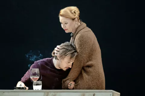 Vesna Jevnikar in Blaž Setnikar, mati in sin v družinski drami Strahovi / Foto: Nada Žgank / Foto: 