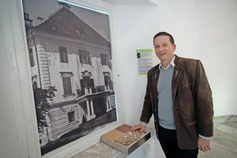 Avtor razstave o družini Souvan in njihovem parku Matjaž Mastnak / Foto: Gorazd Kavčič / Foto: 