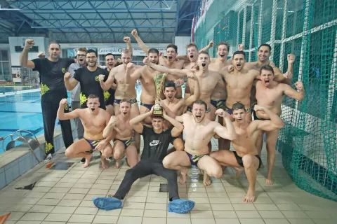 Ekipa Triglava se je zasluženo veselila naslova pokalnih prvakov Slovenije. / Foto: Gorazd Kavčič / Foto: 