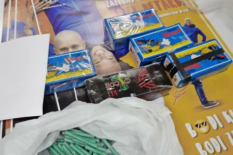 Gorenjski policisti so zasegli 452 kosov piratk in kober. / Foto: PU Kranj / Foto: 