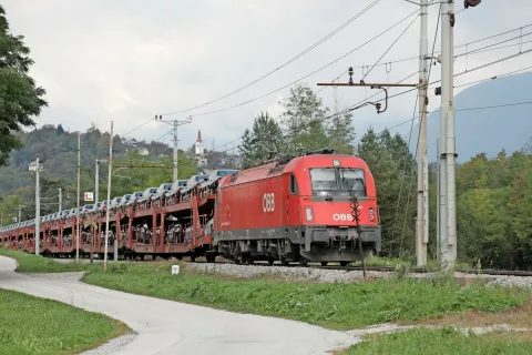 Denar za nadgradnjo železniških odsekov Kranj–Podnart in Podnart–Lesce Bled naj bi poiskali s prerazporeditvijo. / Foto: Gorazd Kavčič / Foto: 