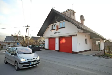 Gradbena inšpektorica je sredi novembra zaprla gasilski dom v Zasipu, ker objekt nima uporabnega dovoljenja. /Foto: Gorazd Kavčič / Foto: 