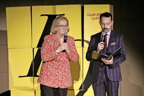 Mira Šemić in Jože Robežnik, ki so mu zaupali vodenje premierne novega vodnika / Foto: 