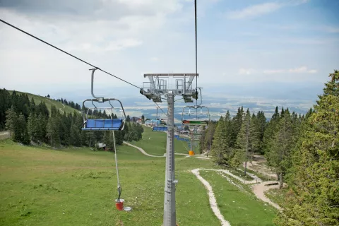 Na gorenjskih smučiščih (na sliki je Krvavec) so pripravljeni na novo sezono, čakajo le še na sneg. / Foto: Aleš Senožetnik / Foto: 