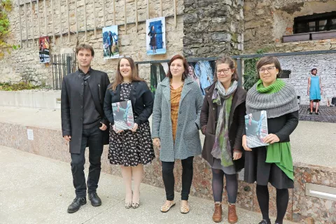 Na Trgu pod gradom je bila na ogled razstava Fair Foto Škofja Loka. / Foto: 