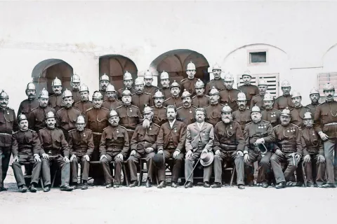 Požarna bramba Kranj, civilist z brado v prvi vrsti je Karl Jäger / Foto: arhiv družine Jerala / Foto: 