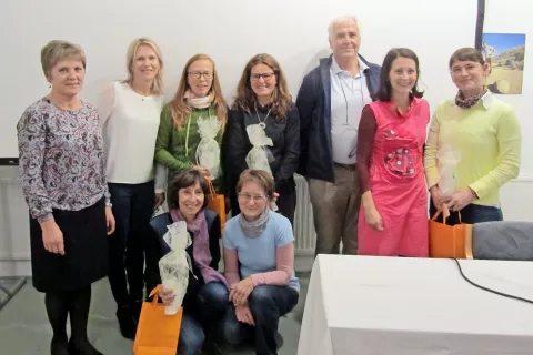 Predstavniki Planinskega muzeja iz Mojstrane in Slovenskega planinskega društva iz Celovca z alpinistkami Sanjo Vranac, Nastjo Davidovo, Ines Božič - Skok, Mojco Švajger in Ireno Mrak, o katerih pripoveduje razstava / Foto: 