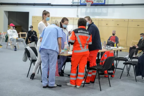 korona epidemija bolezen / Foto: Tina Dokl