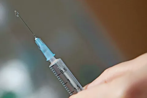 Cepljenje bo brezplačno in prostovoljno, cepili bodo starej&scaron;e od &scaron;estnajst let. / Foto: Gorazd Kavčič / Foto: 