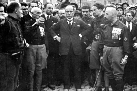 Benito Mussolini (v sredini) s pajdaši, marca 1922, kake pol leta pred prihodom na oblast. / Foto: Foto: Wikipedija