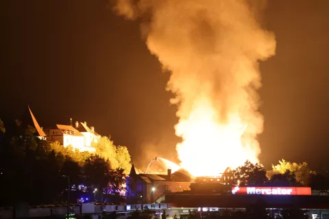 požar Majdičev mlin stara cesta 1 Kranj gasilci gašenje evakuacija stanovalcev / Foto: Gorazd Kavčič