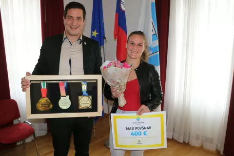 Župan Rok Roblek in Maja Pov&scaron;nar / Foto: Alenka Brun