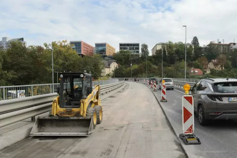 Sanacija vozi&scaron;ča na kranjski obvoznici naj bi potekala do 8. oktobra. / Foto: Gorazd Kavčič
