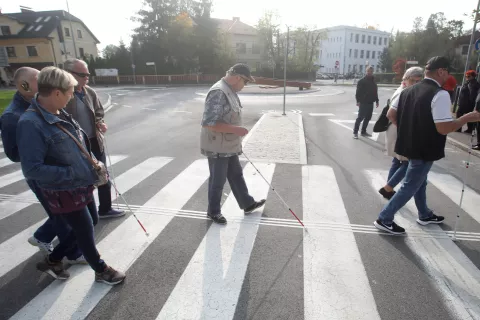 Dobro označen prehod za slepe in slabovidne / Foto: Gorazd Kavčič