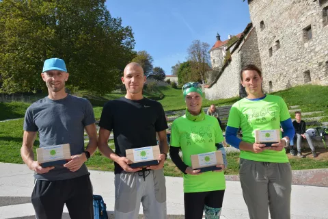 Na zaključku serije Gorenjska, moj planet v Škofji Loki so razglasili tudi najboljše v skupnem seštevku. Na sliki (od leve Primož Piškur, Tilen Dobnikar, Marijana Štrukelj in). / Foto: Tina Dokl