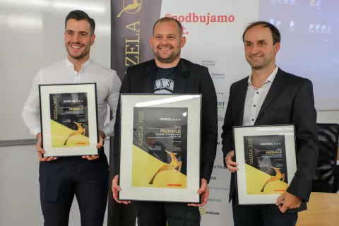 Gorenjska gazela 2022 z leve Miha Ger&scaron;ič Golden Tree d.o.o. dobitnik Kristjan Hlede Nimrod d.o.o.  Andraž Krajnc Caretronic d.o.o. / Foto: Tina Dokl