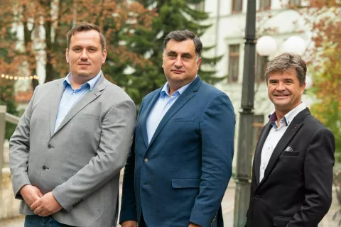 Vsi trije kandidati so se v četrtek predstavili na Jesenicah; od leve Darko Ćorković, Peter Bohinec in Franci Koražija. / Foto: Nik Bertoncelj