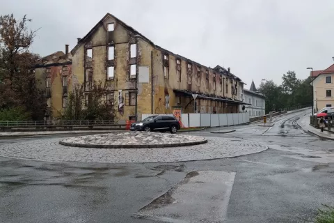 Novi lastnik že razmi&scaron;lja o prihodnosti pogorelega Majdičevega mlina. / Foto: Simon &Scaron;ubic