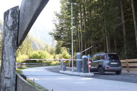 Umirjanje prometa v dolini Ravenske Kočne / Foto: Gorazd Kavčič