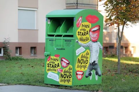 Na Gorenjskem ima Humana okrog petdeset zabojnikov. / Foto: Tina Dokl