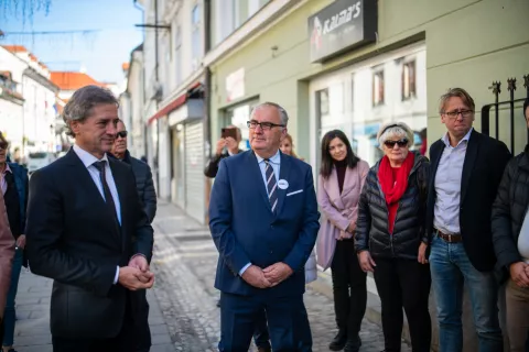 Srečanje predsednika vlade in Gibanja Svoboda Roberta Goloba s Srečkom Barbičem, županskim kandidatom v Kranju / Foto: Primož Pičulin