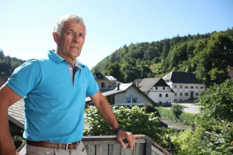 Du&scaron;an Beton je &scaron;e &scaron;tiri mandate predsednik sveta KS Kamna Gorica. / Foto: Gorazd Kavčič